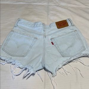 White washed denim Levi shorts!